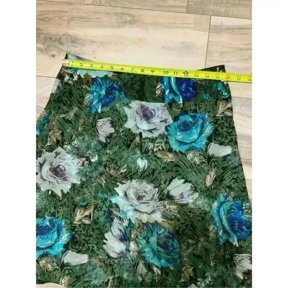 Kenzie 100% silk Women’s Floral Skirt with sequin accents size 6 - Picture 6 of 8